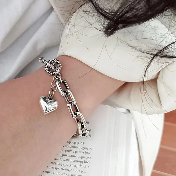 925 Sterling Silver Chunky Heart Dangle Chain Link Toggle Bracelet - Picture 3 of 6